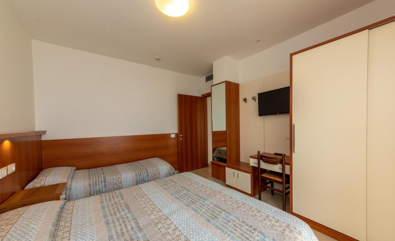 Residence Alla Rotonda Lido di Jesolo Room photo